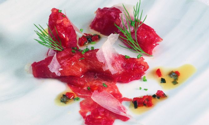 carpaccio de ternera con crema de membrillo y vinagreta agridulce